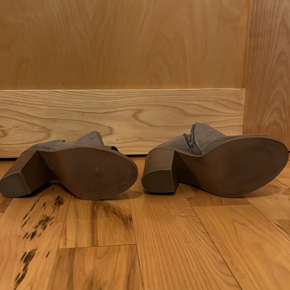 Women’s Suede Taupe Brown Boot Booties Ankle Size 6 - Picture 4 of 6